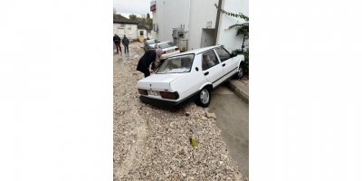 Antalya'nın iki ilçesinde sel felaketi; otomobiller sürüklendi, seralar su altında kaldı (8)