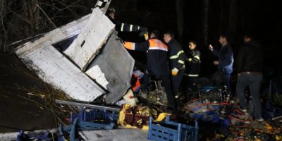 Şarampole devrilen kamyonun sürücüsü öldü