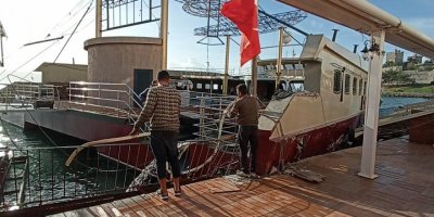 Bodrum'daki sağanak ve fırtınada karaya vuran yüzen disko için su tahliyesi başlatıldı