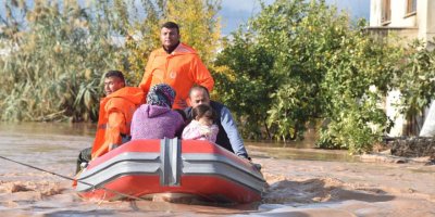 Antalya'nın iki ilçesinde sel felaketi; otomobiller sürüklendi, seralar su altında kaldı (11)