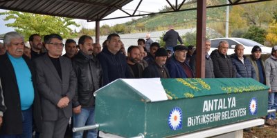 Eşinin öldürdüğü Selver hemşire, gözyaşlarıyla son yolculuğuna uğurlandı