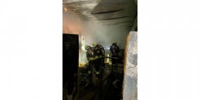 Evde elektrikli ısıtıcıdan çıkan yangında 2 kişi yaralandı