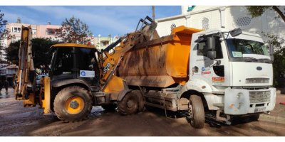 Büyükşehir Kumluca'da seferberlik başlattı