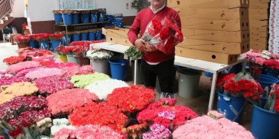 İhraç çiçekler Bulgaristan sınırında en az 40 saat bekliyor