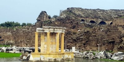 Şiddetli yağışta Side Antik Kenti'ni su bastı