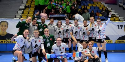 Mavi Kelebekler, ilk yarıyı 3'ncü sırada tamamladı