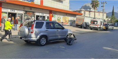 Ambulansla otomobil çarpıştı