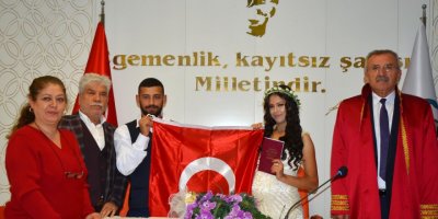 İşitme engelli çiftin mutlu günü