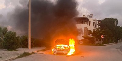 Bodrum'da otomobil, alev alev yandı