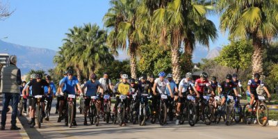 AÜ'de bisiklet yarışı heyecanı