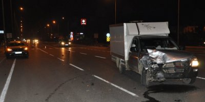 Otomobille kamyonet çarpıştı: 1 yaralı