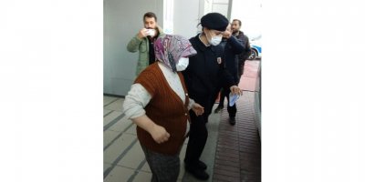 Eşinden korktuğu için tek başına doğurup, komşusunun evinin önüne bırakmış