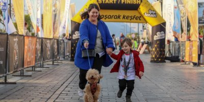 'Pati Run'da köpekleriyle koştular