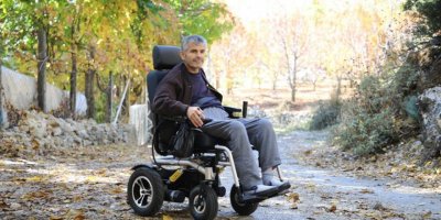 Kaş Belediyesi'nden akülü tekerlekli sandalye desteği