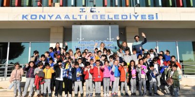 Konyaaltı kütüphanesi öğrencileri ağırladı