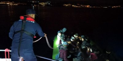 Bodrum Karaada'da mahsur kalan 29 kaçak göçmen kurtarıldı