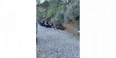 Yunan adasına kaçma hazırlığındaki 57 kaçak göçmen yakalandı