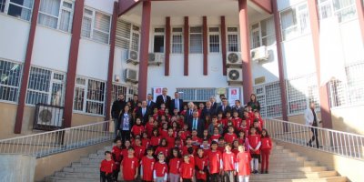 1000 öğrenciye spor kıyafeti