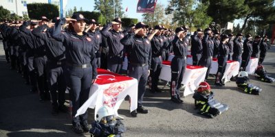 97 itfaiye eri bayrağa el basıp yemin etti