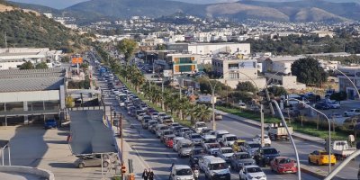 Bodrum'da yılbaşı hareketliliği; 24 saatte 15 bin araç giriş yaptı