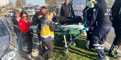 Otomobil çöp aracıyla çarpıştı: 3 yaralı