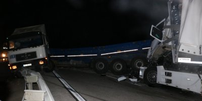 İki TIR çarpıştı: 4 yaralı