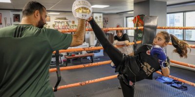 Ayşegül, 'kendini savunabilsin' diye başladığı muay thai'de madalyaları topluyor