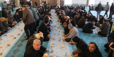 Yeni yılın ilk gününde camide buluştular