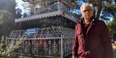 Eşine 'türbe' gibi mezar yapıp, aydınlatma direğinden çektiği elektrikle aydınlattı