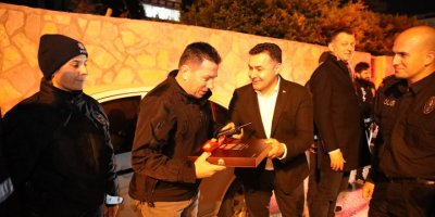 Başkan Yücel hastaneler ve emniyet güçlerini ziyaret etti