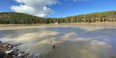 Muğla'da Gökçeova Göleti buz tuttu