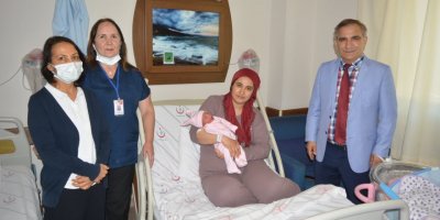 Başhekimden yılın ilk bebeğine ziyaret