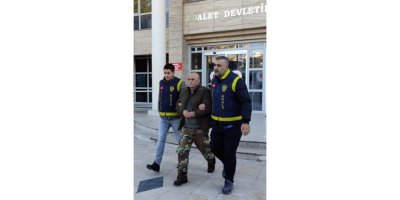 Ev arkadaşını kalbinden bıçaklayarak öldürdü (2)