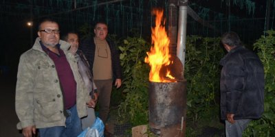 Serik'te çiftçiler don nöbetinde