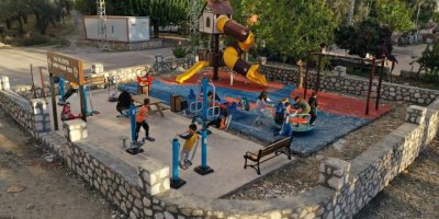 Kaş Belediyesi 11 mahalleye çocuk oyun parkları kurdu