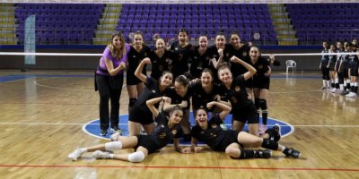 Voleybol grup maçları Burdur'da başladı
