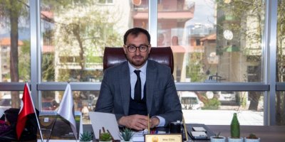 Bucak'ta TMO tarafından yemlik arpalar dağıtılıyor