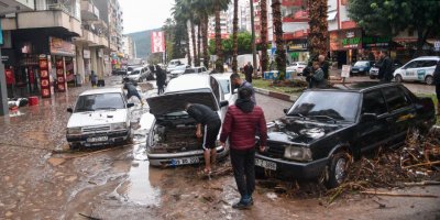 'Kumluca'daki selde tarımsal üretimdeki kimyasal kirlilik denize ulaştı'
