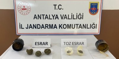 Jöle kutusundan 450 gram esrar çıktı