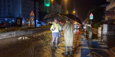 Marmaris'te sağanak yağmur mesaisi