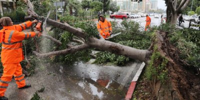 Antalya'da yağmur ve fırtına, hayatı durma noktasına getirdi (3)