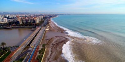Antalya’da yağmur ve fırtına yerini güneşli havaya bıraktı