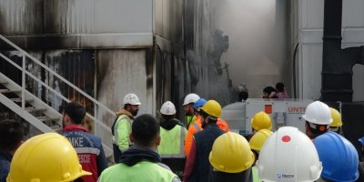 Antalya'da 200 işçinin kaldığı konteyner alev alev yandı