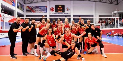 Muratpaşa'nın Sultanları, lider Göztepe'yi yine mağlup etti