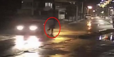 Kendisine çarpıp kaçan aracın kırılıp düşen parçalarıyla şikayetçi oldu