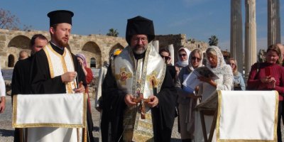 Antalyalı Ortodokslar Epifani Bayramı'nda Side'de ayin yaptı