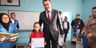 Başkan Ulutaş öğrencilerin karne heyecanına ortak oldu