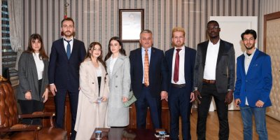 Vali Yazıcı: İnsanlara dokunmak ve onlara yardımcı olmak hoşuma gidiyor