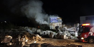 Aynı gün hem babasını hem de yangında mobilya atölyesini kaybetti