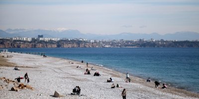 Yurtta kar, Antalya'da bahar havası